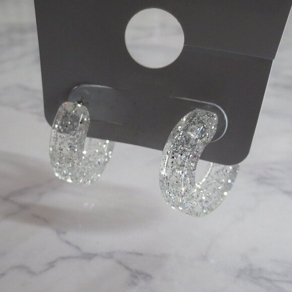 NWT Simons Clear Pretty Sparkly Confetti Resin and Silver Glitte Hoop Earrings - Picture 3 of 4